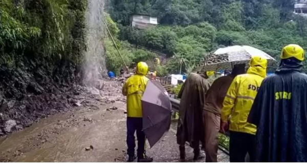हेटौँडा-काठमाडौँ छोटोदूरीका सबै सडक अवरुद्ध       